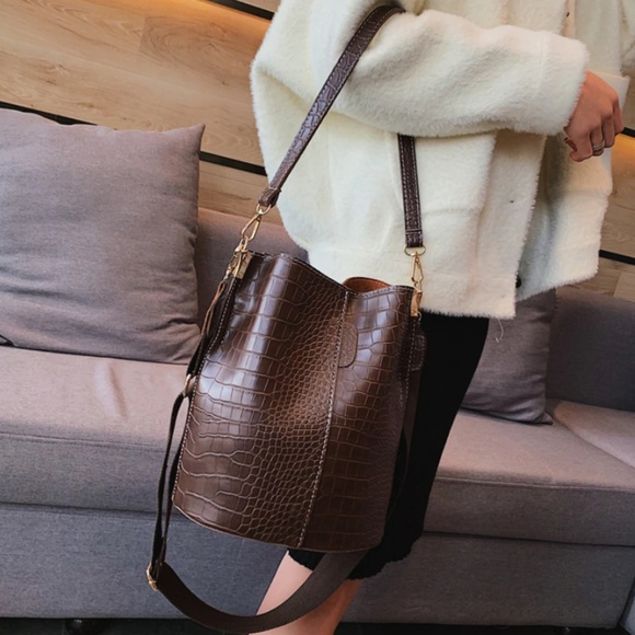 Hudson Vegan Leather Shoulder Bag - Picture 3 of 8